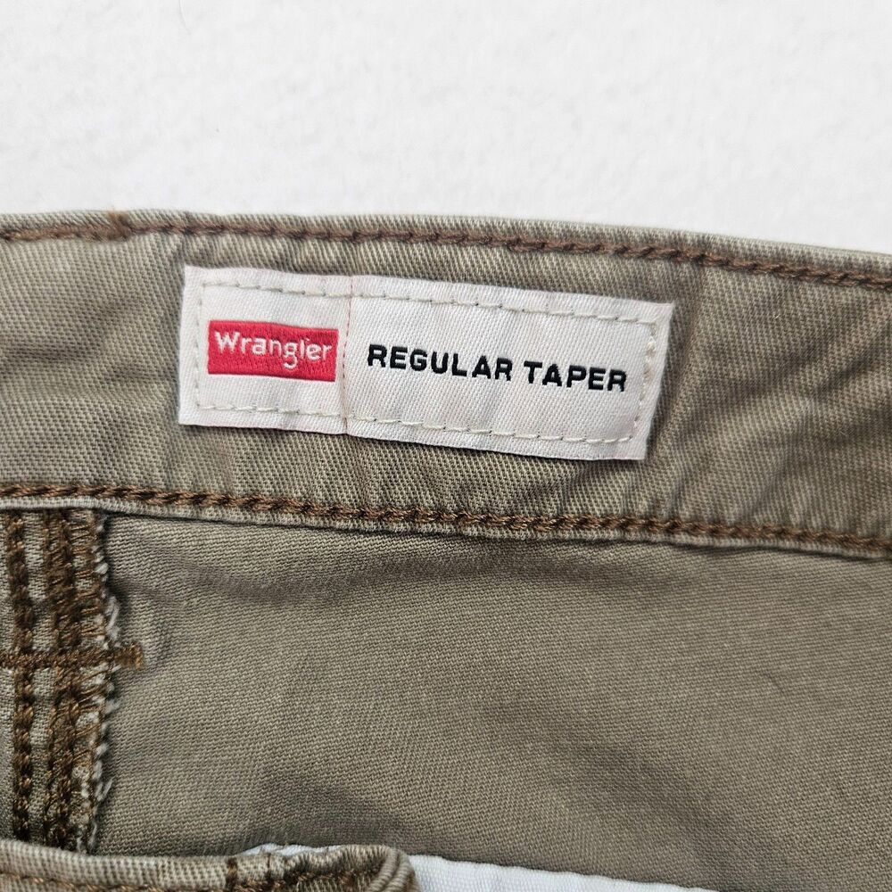 Wrangler Men's Regular Taper Cargo Pants Size 33x30 Khaki Cotton Blend Stretch - Picture 4 of 5